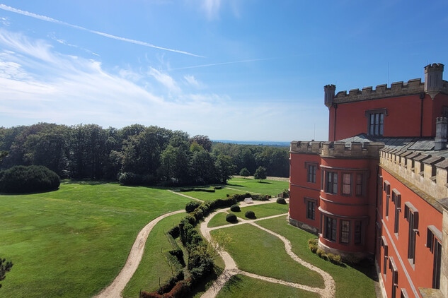 Podzimní běh v zámeckém parku Hrádku u Nechanic