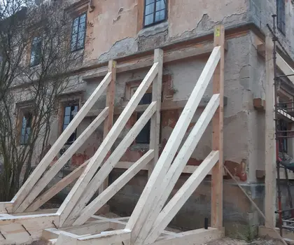 Hrádek u Nechanic - obnova hospodářského dvora